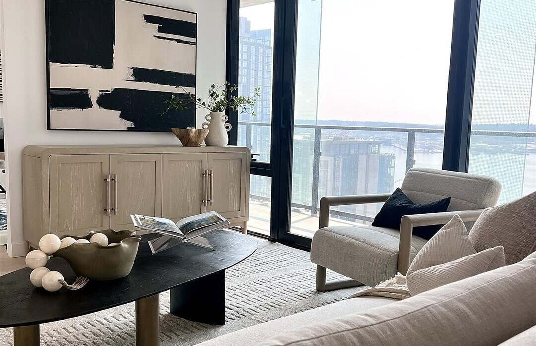 Living room seating at the corner windows, Residence 2911